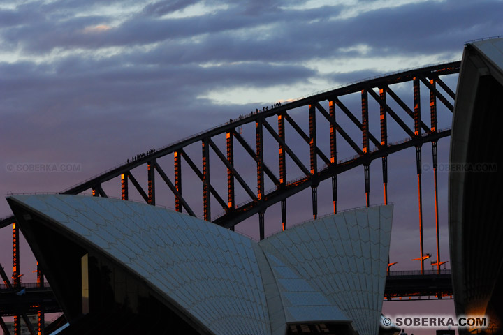 Pont et opéra de Sydney au soleil couchant à Sydney