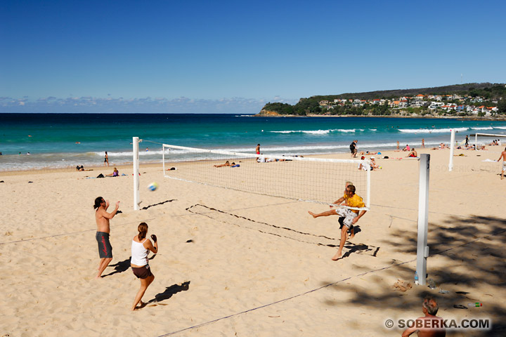 Beach-volley sur la plage à Sydney - Manly