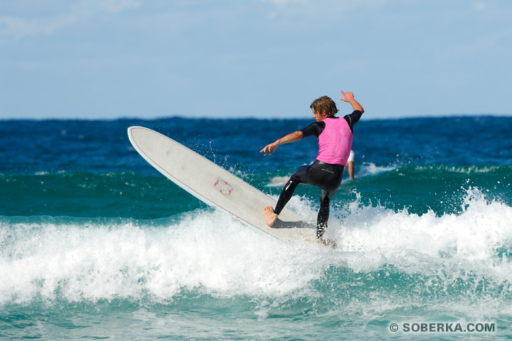 Surfeur sur vague à Sydney - Manly