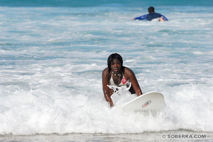 Surfeuse aborigène à Sydney - Manly