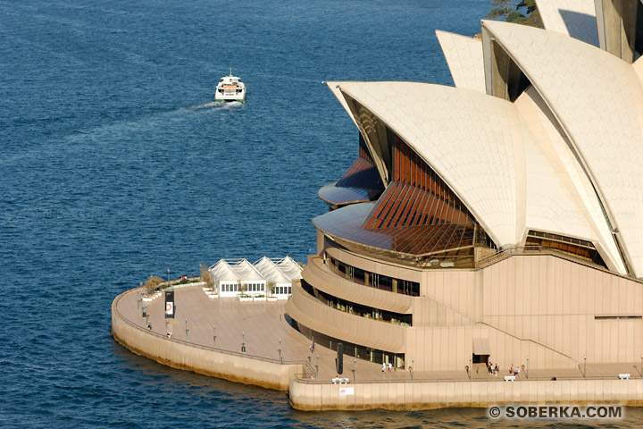 Opéra de Sydeney vue depuis le pont à Sydney